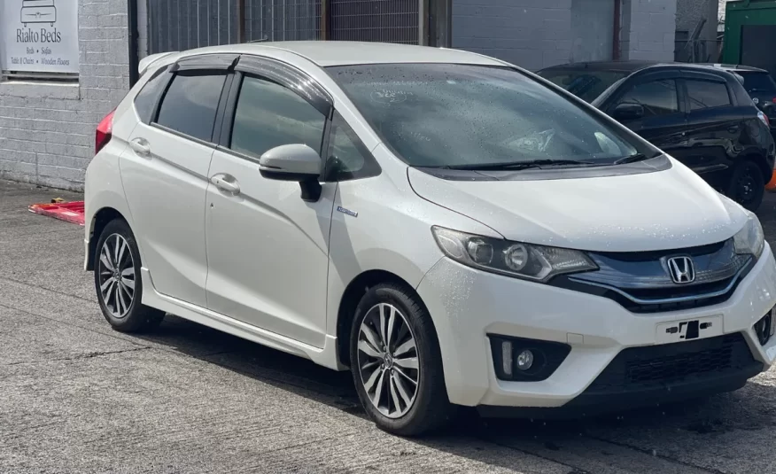 Honda Fit 2014 Hybrid (Huge Specs)
