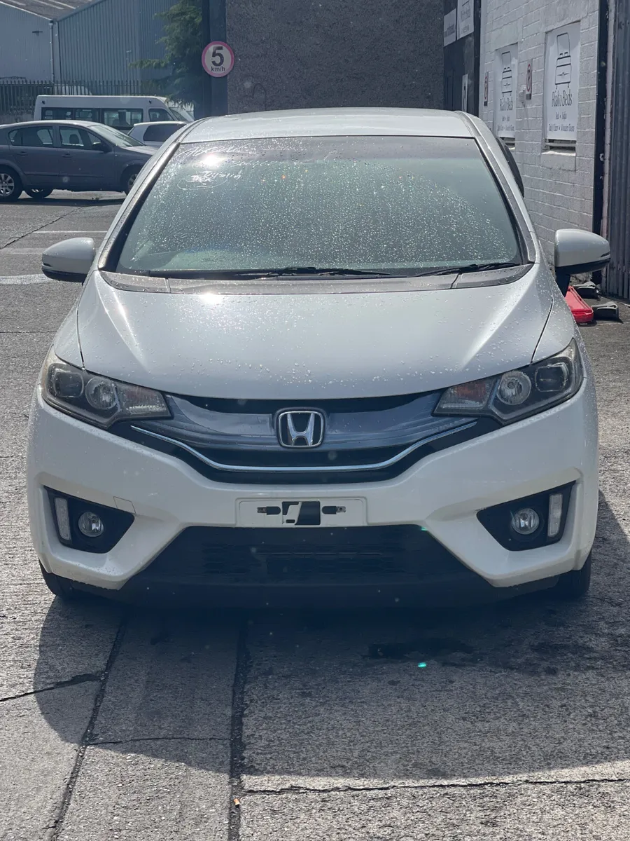 Honda Fit 2014 Hybrid (Huge Specs)