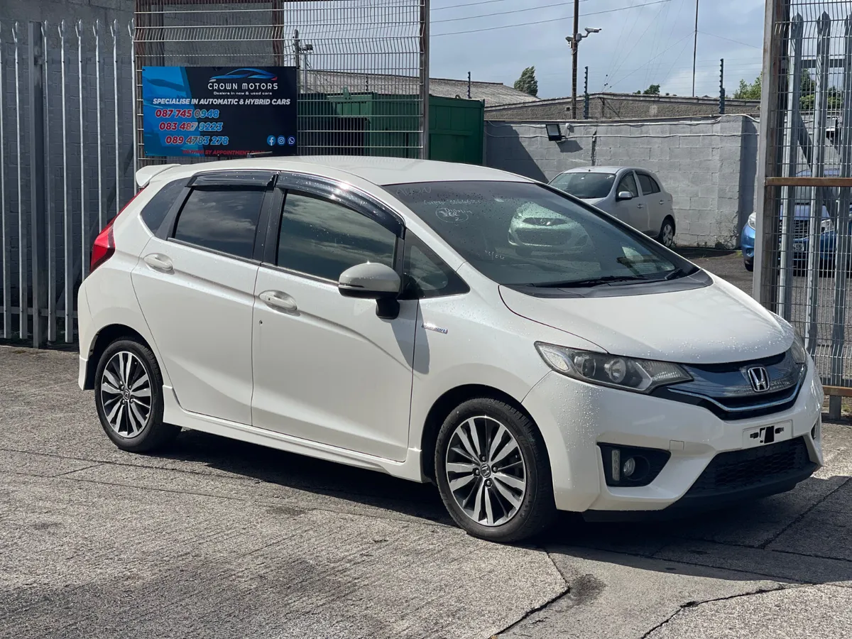 Honda Fit 2014 Hybrid (Huge Specs)