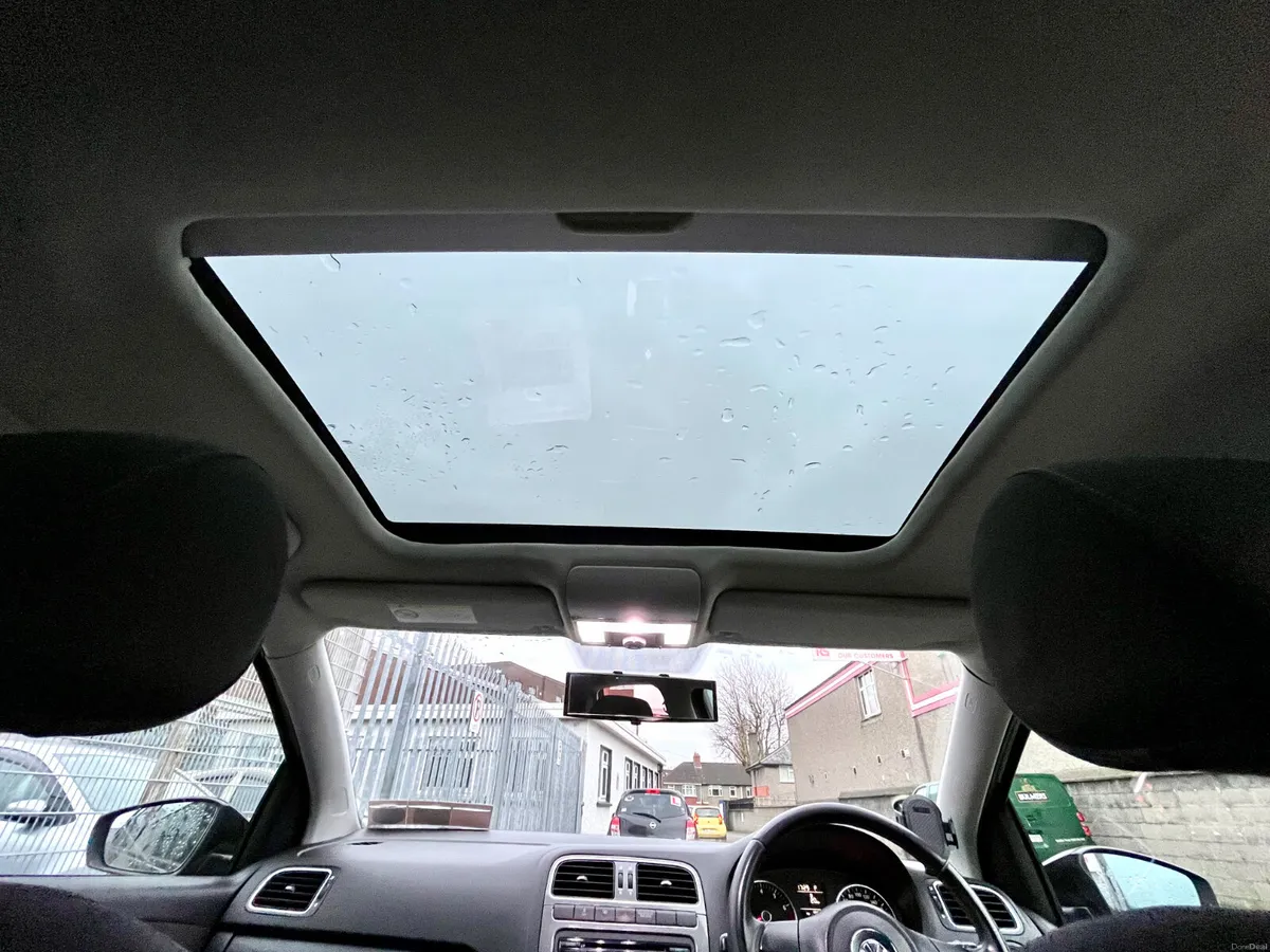 Volkswagen Polo 2012 Automatic with sunroof