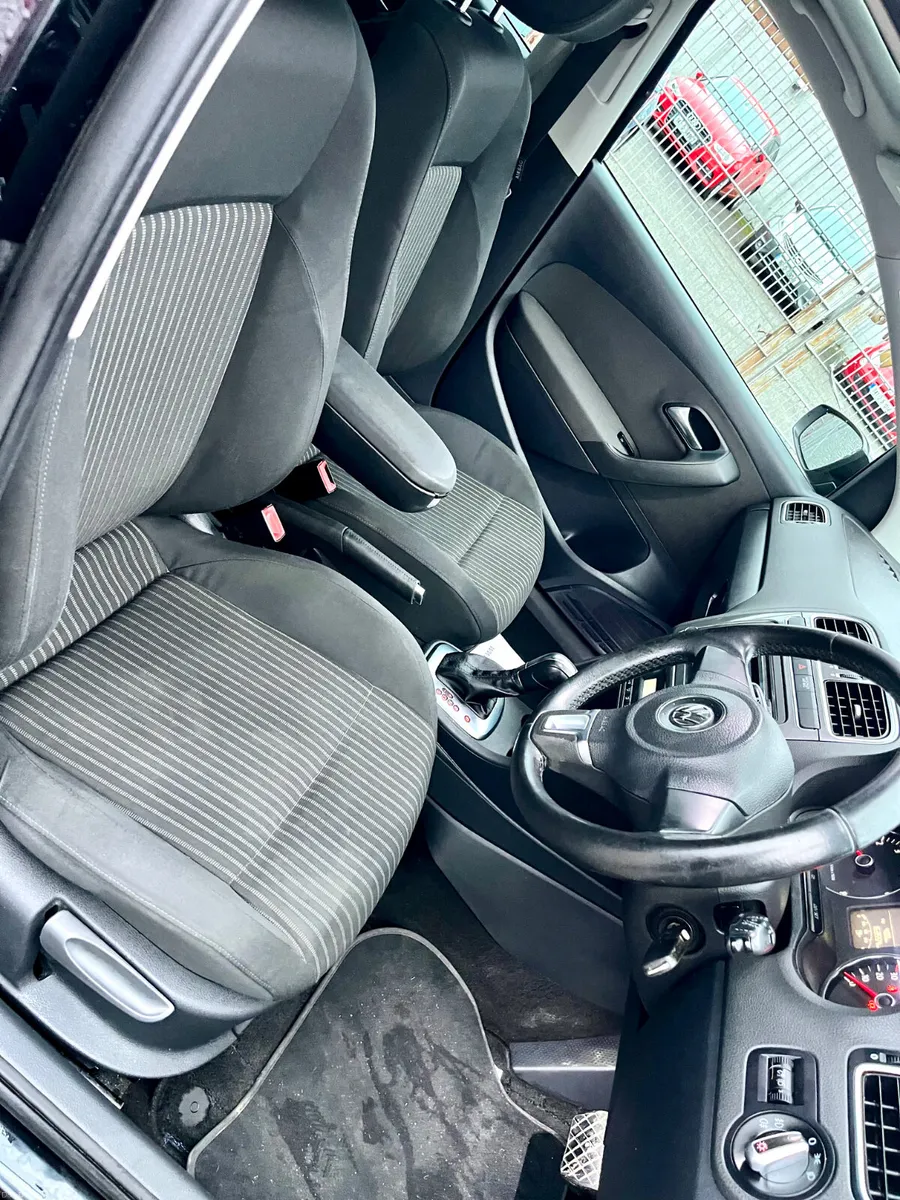 Volkswagen Polo 2012 Automatic with sunroof