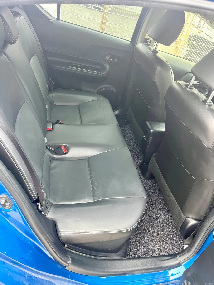 2015 Toyota Aqua hybrid Leather spec