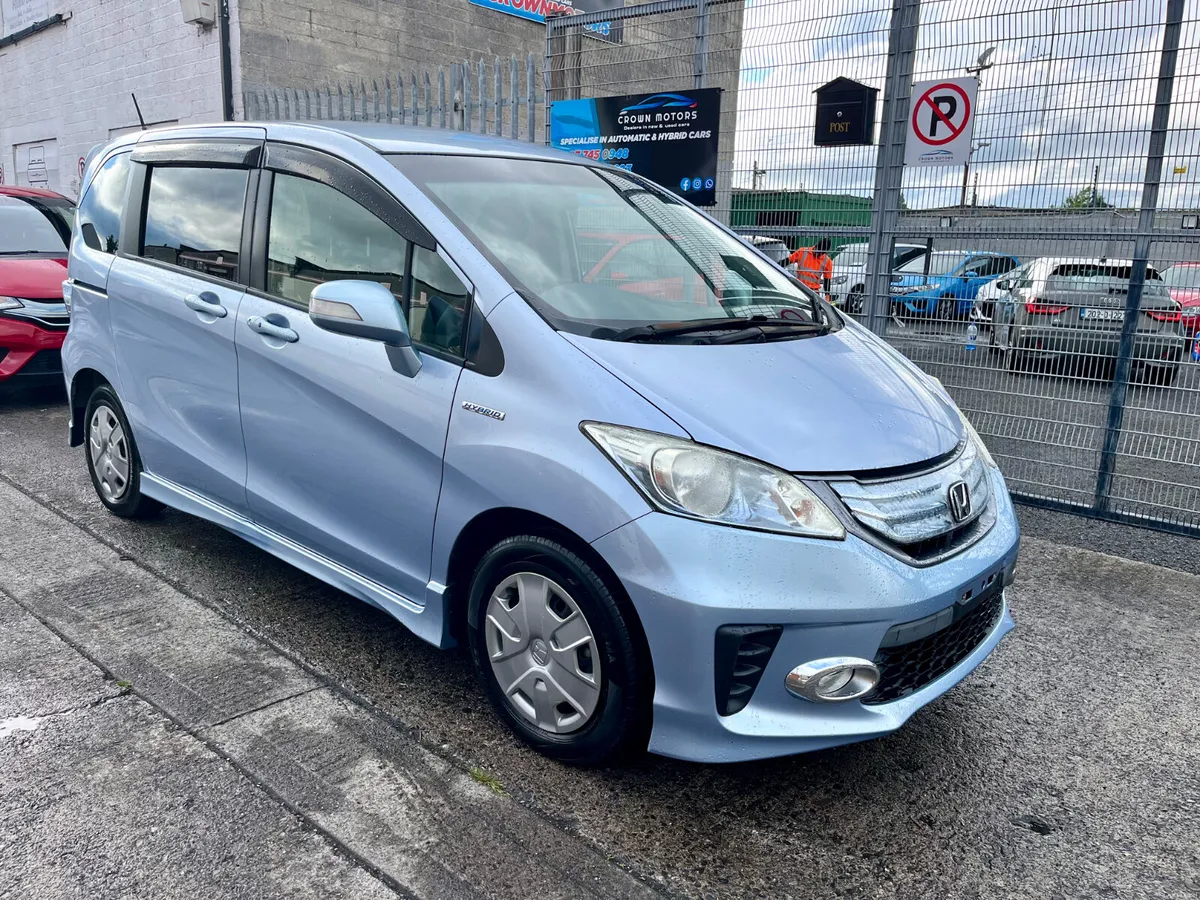 Honda freed 6 seater hybrid