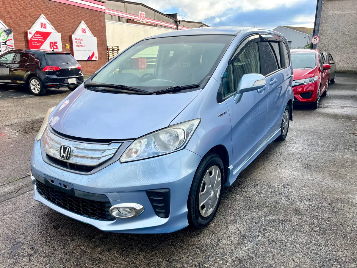 Honda freed 6 seater hybrid