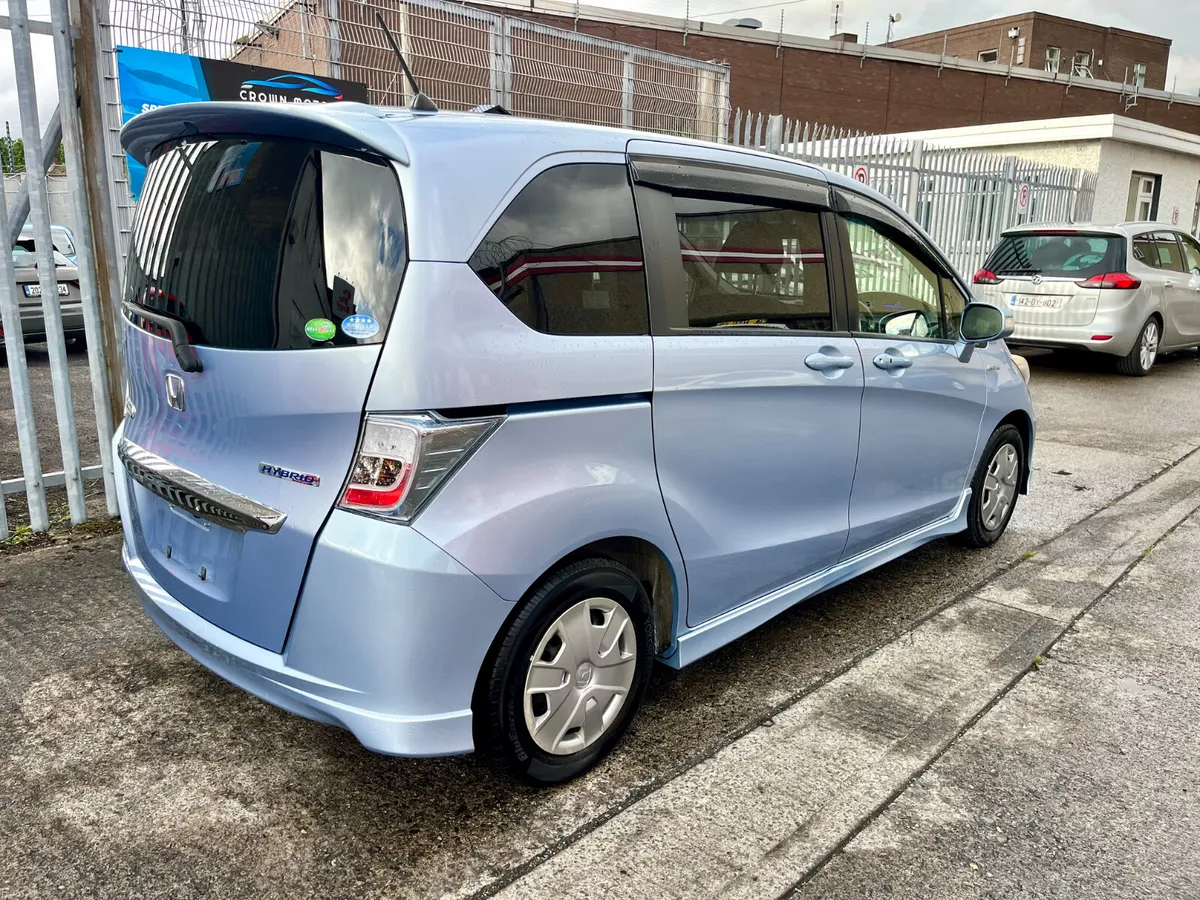 Honda freed 6 seater hybrid