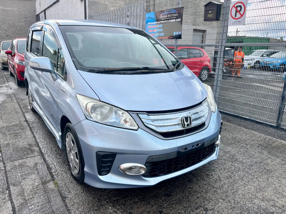 Honda freed 6 seater hybrid