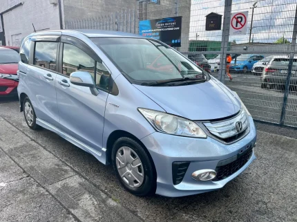 Honda freed 6 seater hybrid