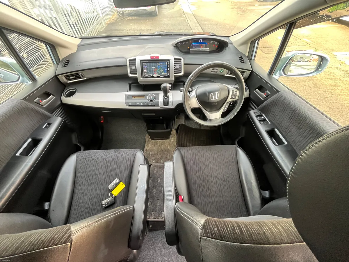 Honda freed 6 seater hybrid