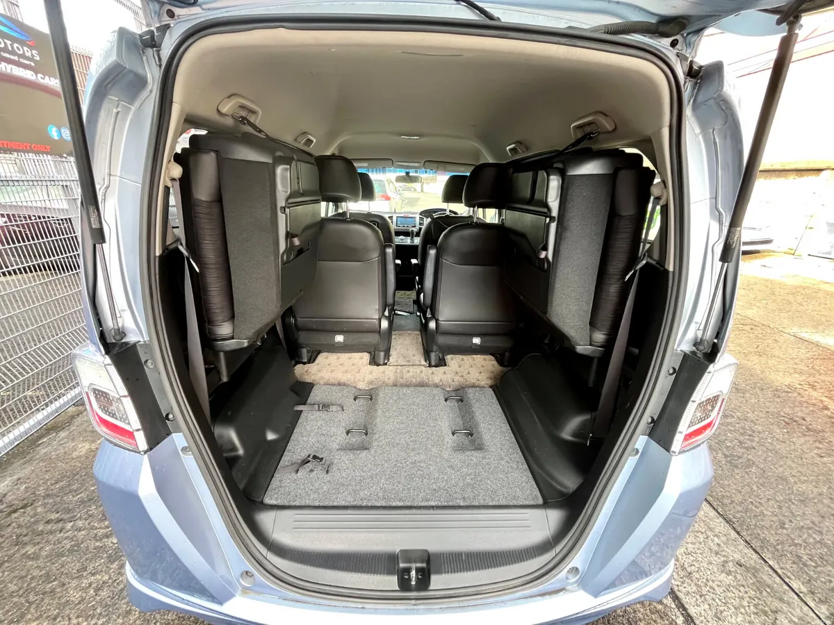 Honda freed 6 seater hybrid
