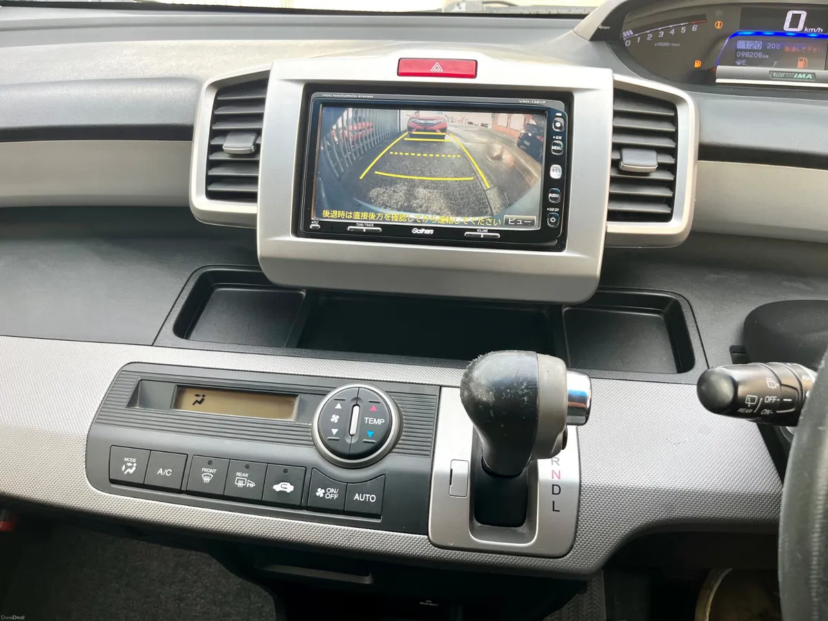 Honda freed 6 seater hybrid